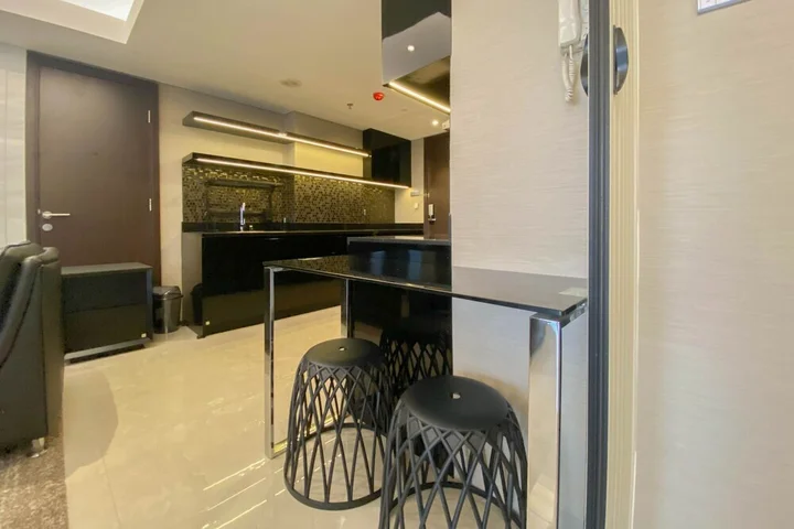 Семаранг: Spacious Combined Studio Apartment At Warhol (W/R) Residence