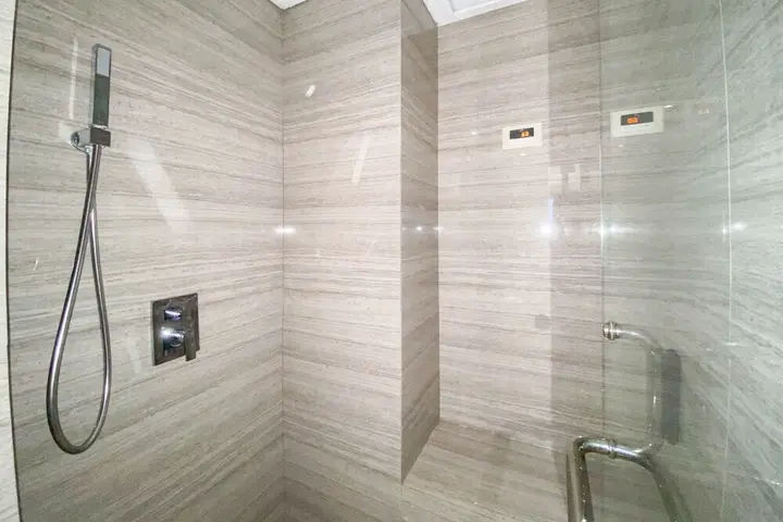 Семаранг: Spacious Combined Studio Apartment At Warhol (W/R) Residence