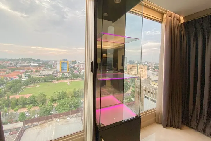 Семаранг: Spacious Combined Studio Apartment At Warhol (W/R) Residence