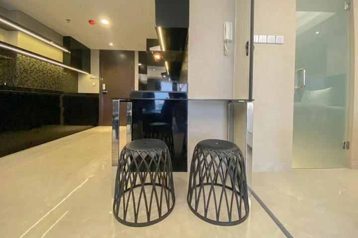 Семаранг: Spacious Combined Studio Apartment At Warhol (W/R) Residence
