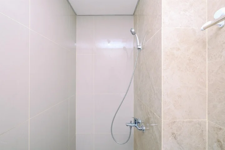Депок: Minimalist And Comfort Living Studio At Transpark Cibubur Apartment