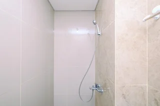 Депок: Minimalist And Comfort Living Studio At Transpark Cibubur Apartment