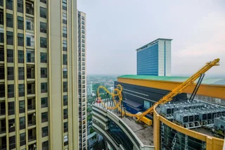 Депок: Minimalist And Comfort Living Studio At Transpark Cibubur Apartment