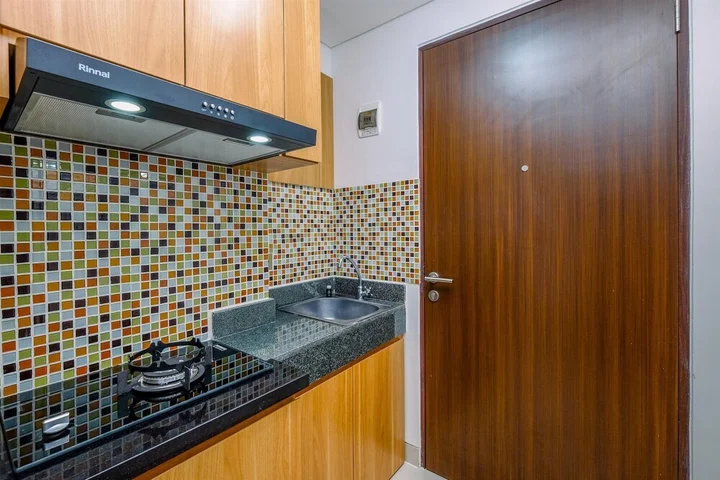 Депок: Minimalist And Comfort Living Studio At Transpark Cibubur Apartment