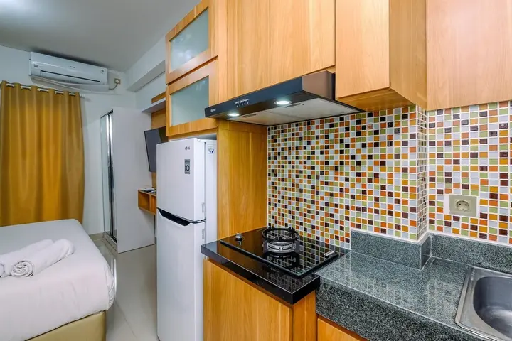 Депок: Minimalist And Comfort Living Studio At Transpark Cibubur Apartment