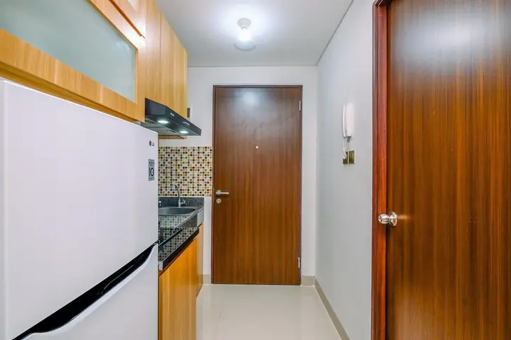 Депок: Minimalist And Comfort Living Studio At Transpark Cibubur Apartment
