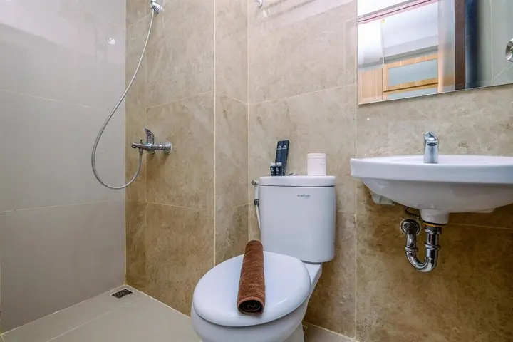 Депок: Minimalist And Comfort Living Studio At Transpark Cibubur Apartment