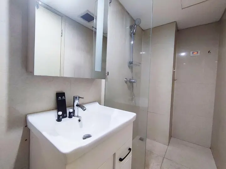 Семаранг: New Furnished Studio Room Apartment At Warhol (W/R) Residences
