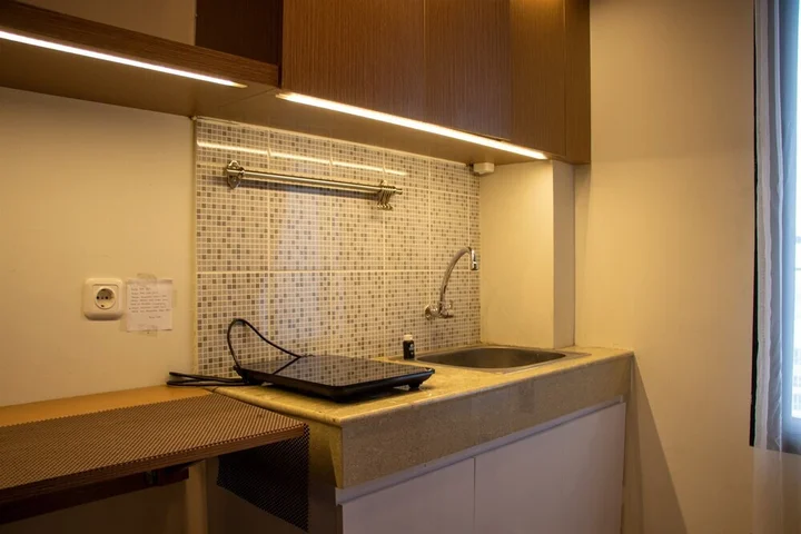Депок: Modern And Classic 1Br At Evenciio Apartment