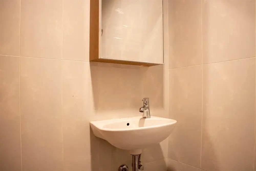 Депок: Modern And Classic 1Br At Evenciio Apartment