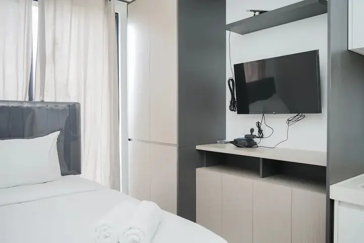 Legok: Fully Furnished With Tidy Design Studio At Sky House Bsd Apartment