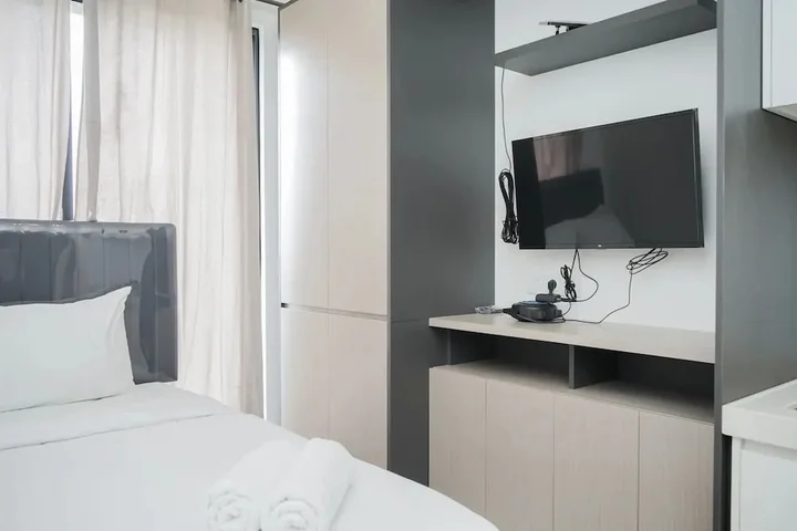 Legok: Fully Furnished With Tidy Design Studio At Sky House Bsd Apartment