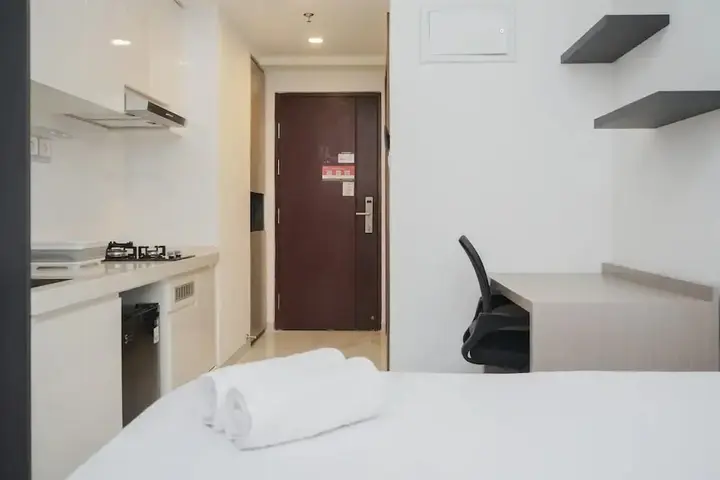 Legok: Fully Furnished With Tidy Design Studio At Sky House Bsd Apartment