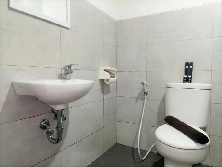 Депок: Homey And Comfort Stay Studio At Green Park Yogyakarta Apartment