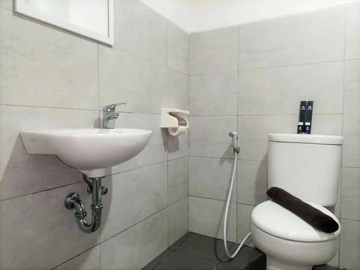 Депок: Homey And Comfort Stay Studio At Green Park Yogyakarta Apartment