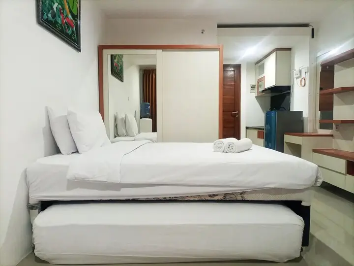 Homey And Comfort Stay Studio At Green Park Yogyakarta Apartment — фото 4