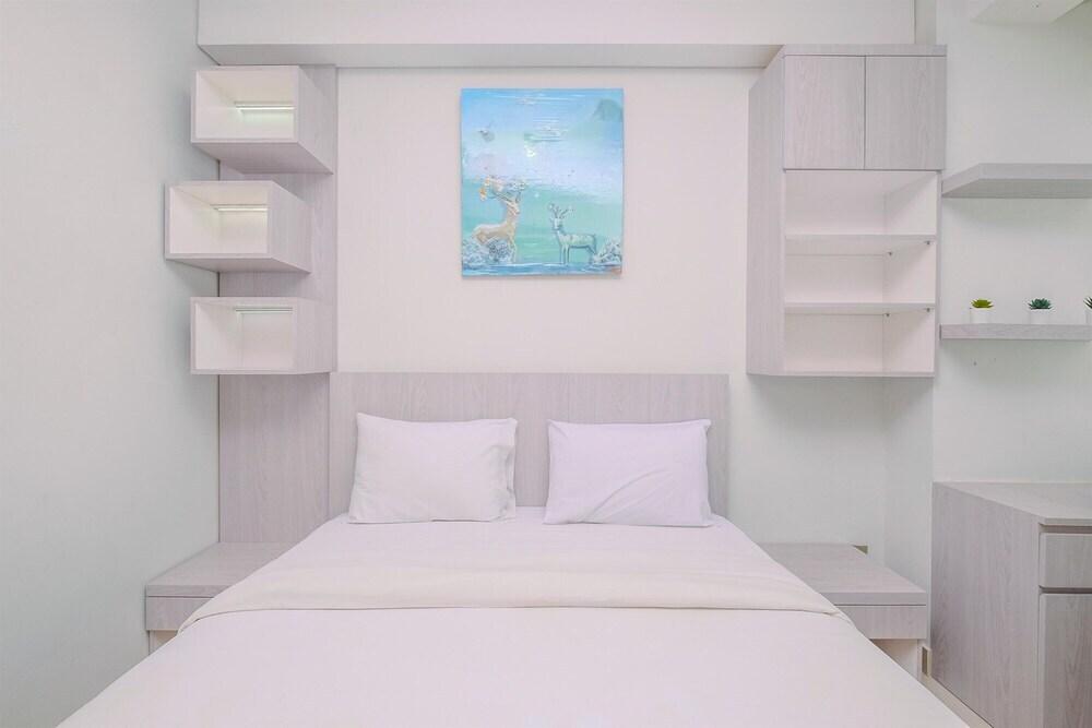 Депок: Good Deal Studio Apartment At Transpark Cibubur