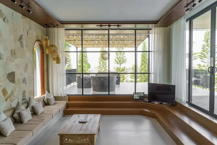 Бандунг: Sunshine City View Villa 6 BR with a Private Pool