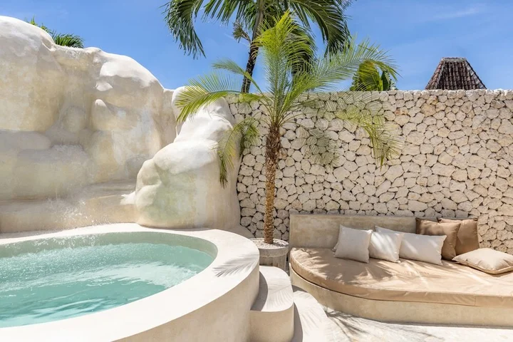 Керобокан: Luxe & Unique Honeymoon Bocami Suites-1 By Azure