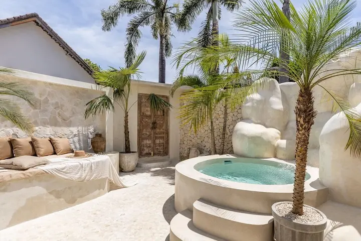 Керобокан: Luxe & Unique Honeymoon Bocami Suites-1 By Azure