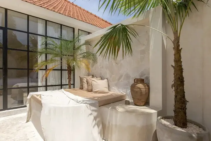 Керобокан: Luxe & Unique Honeymoon Bocami Suites-1 By Azure