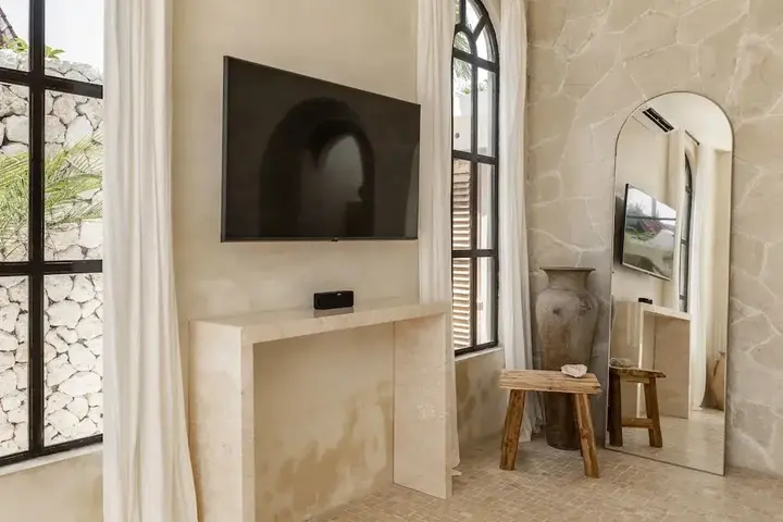 Керобокан: Luxe & Unique Honeymoon Bocami Suites-1 By Azure