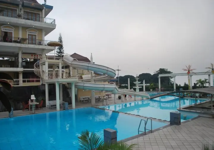 Маланг: Tretes Raya Hotel & Resort