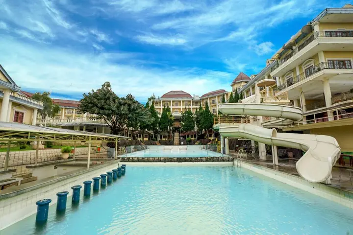 Маланг: Tretes Raya Hotel & Resort