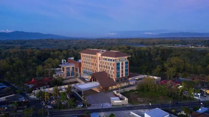 Батуретно: Hotel Santika Gunungkidul