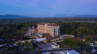 Батуретно: Hotel Santika Gunungkidul