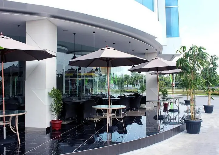 Петумбак: Wing Hotel Kualanamu Airport