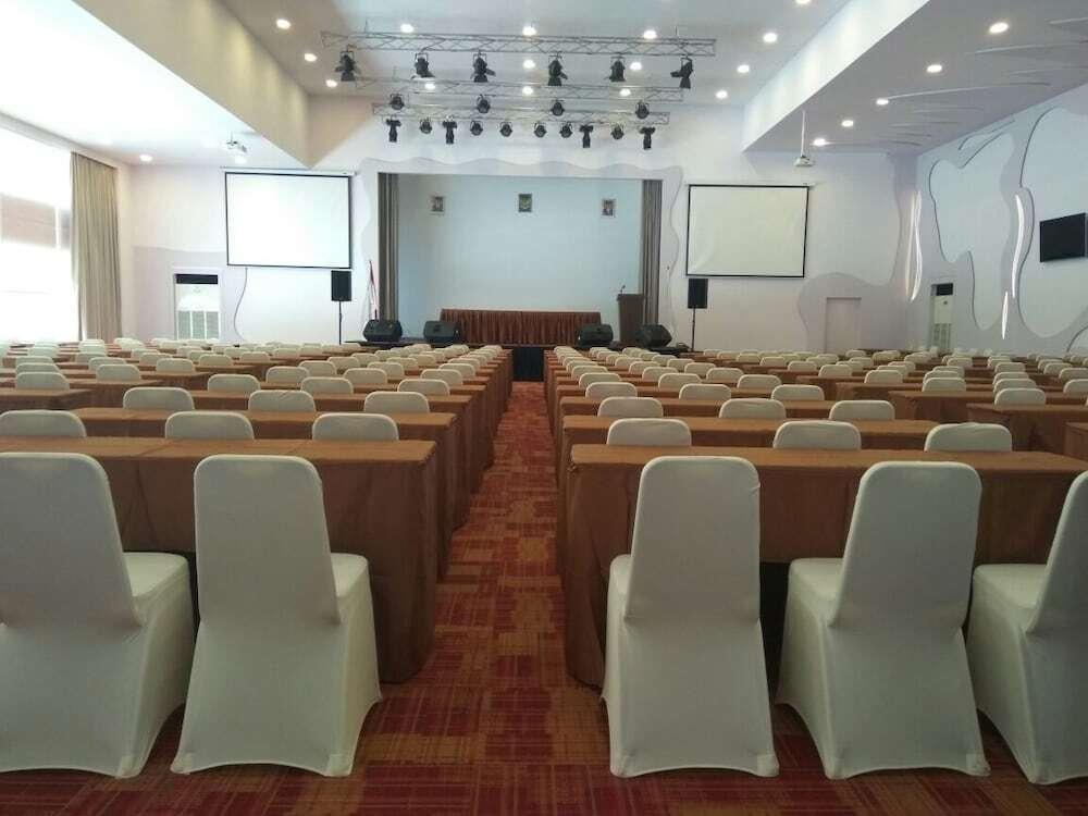 Петумбак: Wing Hotel Kualanamu Airport