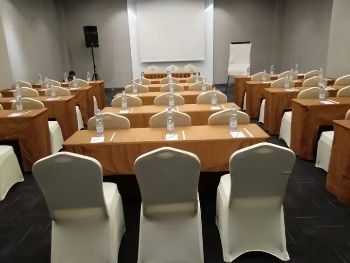 Петумбак: Wing Hotel Kualanamu Airport
