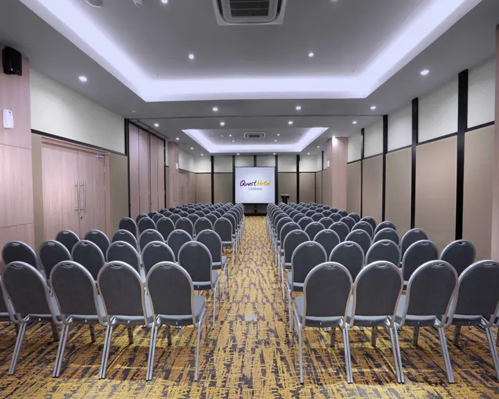 Сибату: Отель Quest Hotel Cikarang