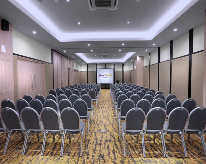 Сибату: Отель Quest Hotel Cikarang