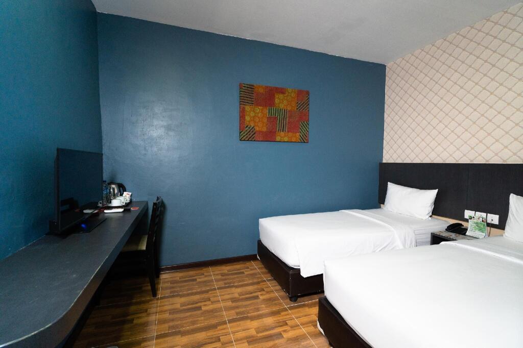 Петумбак: Crew Express Hotel