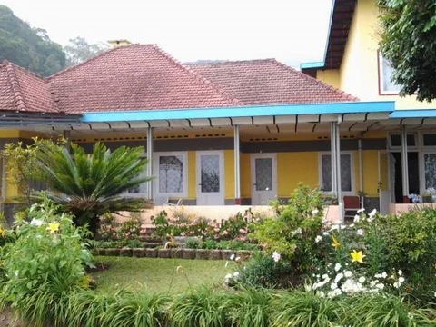 Магетан: Sarangan Hotel