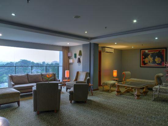 Семаранг: Oaktree Emerald Hotel Semarang