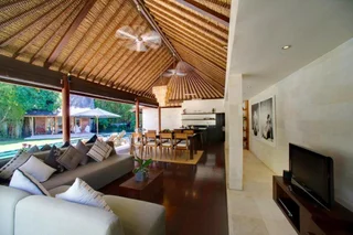 Керобокан: Antara Villa