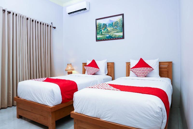 Сенджиги: OYO 1056 Senggigi Cottages Lombok