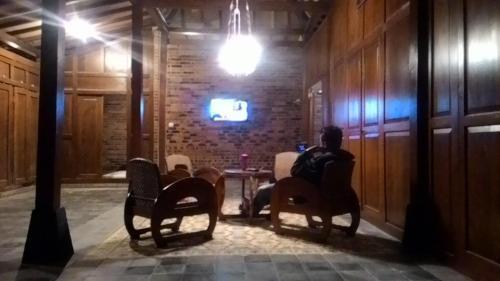 Батуретно: Rumah Limas