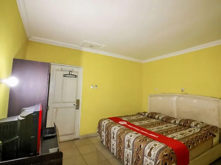 Батуретно: Nida Rooms 9 Kraton Tugu Railway Station At Hotel Queen Star