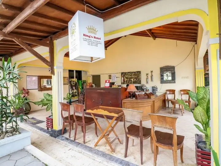 Батуретно: Nida Rooms 9 Kraton Tugu Railway Station At Hotel Queen Star