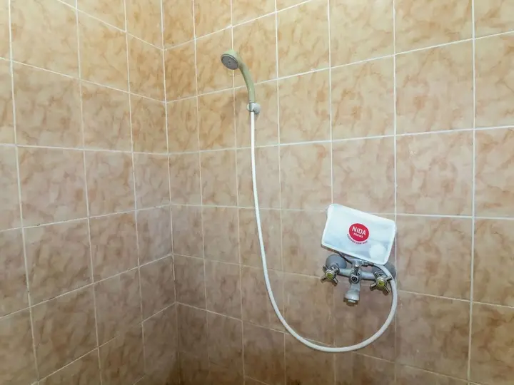 Батуретно: Nida Rooms 9 Kraton Tugu Railway Station At Hotel Queen Star