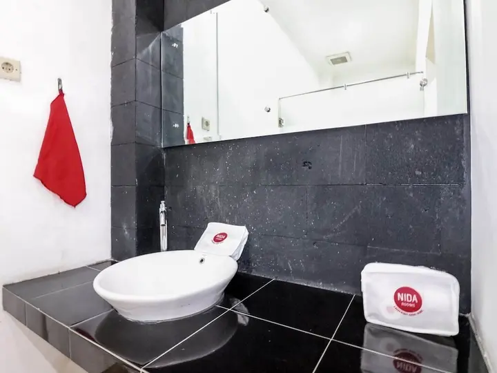 Депок: RedDoorz near Terminal Condong Catur 2
