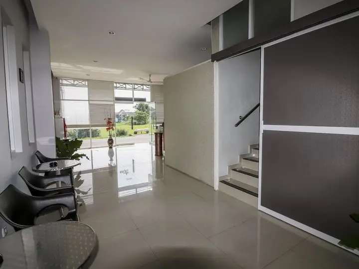 Батуретно: Nida Rooms Tata Bumi Godean