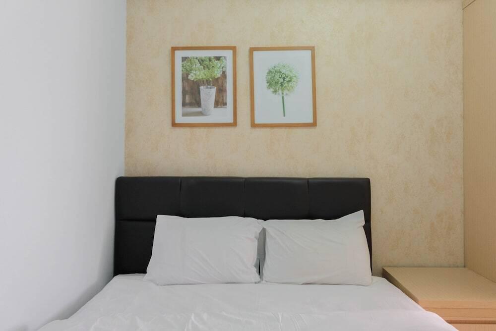 Тангеранг: Cozy and Minimalist 2BR Apartment at Ayodhya Residence By Travelio