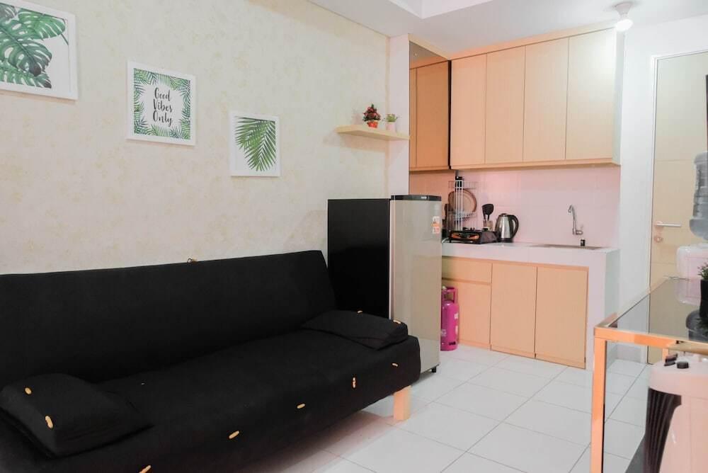 Тангеранг: Cozy and Minimalist 2BR Apartment at Ayodhya Residence By Travelio