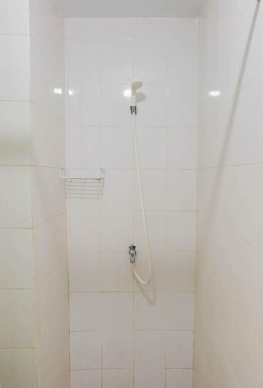 Тангеранг: Cozy and Minimalist 2BR Apartment at Ayodhya Residence By Travelio