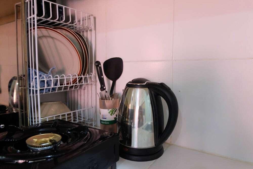 Тангеранг: Cozy and Minimalist 2BR Apartment at Ayodhya Residence By Travelio